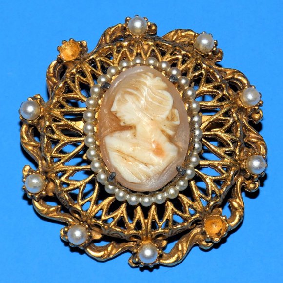 Vintage FLORENZA Cameo Brooch Pin Left Facing Gold Tone Frame Faux Seed Pearls - Picture 2 of 6